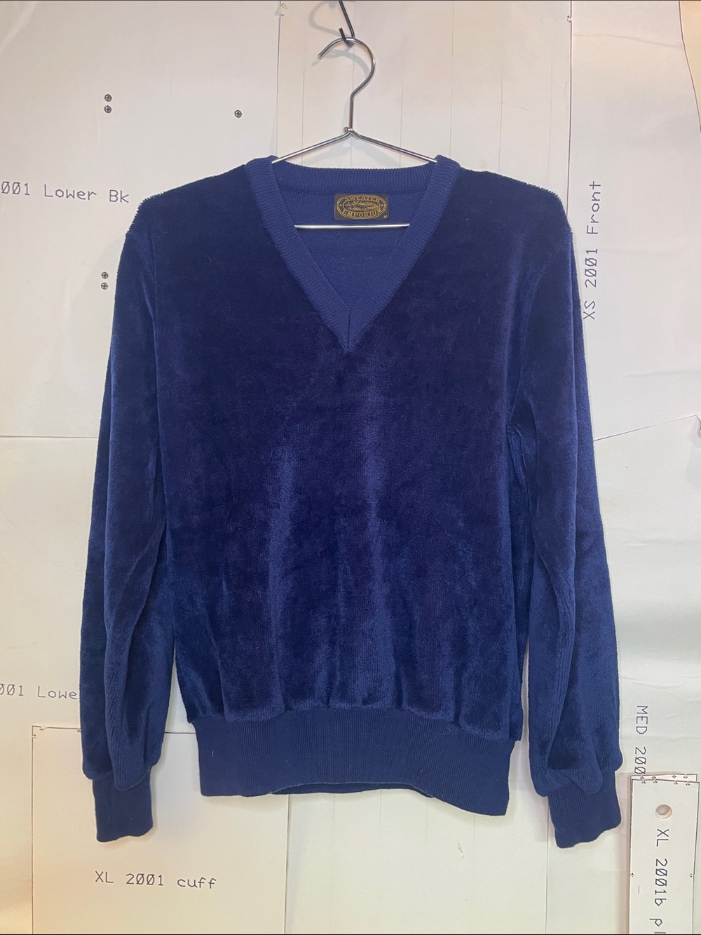 Men's V-Neck Sweater in Deep Navy